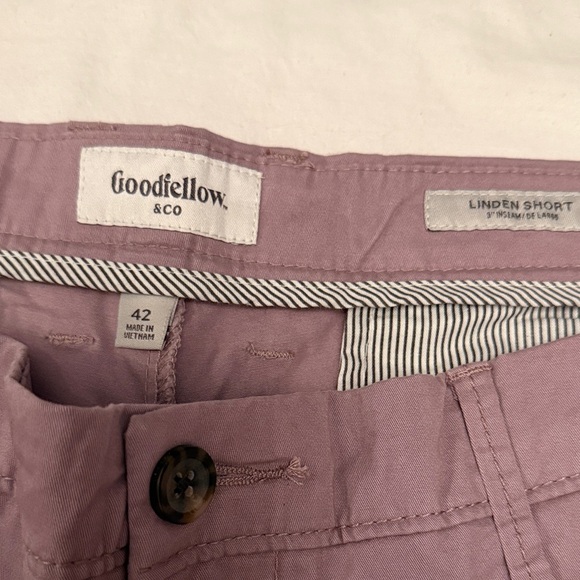 Goodfellow & Co Men's Dusty Purple Shorts - Picture 2 of 6
